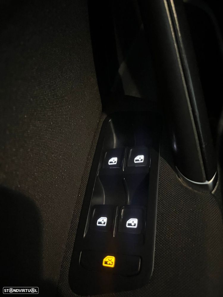 VW Golf 1.6 TDI R-Line - 23