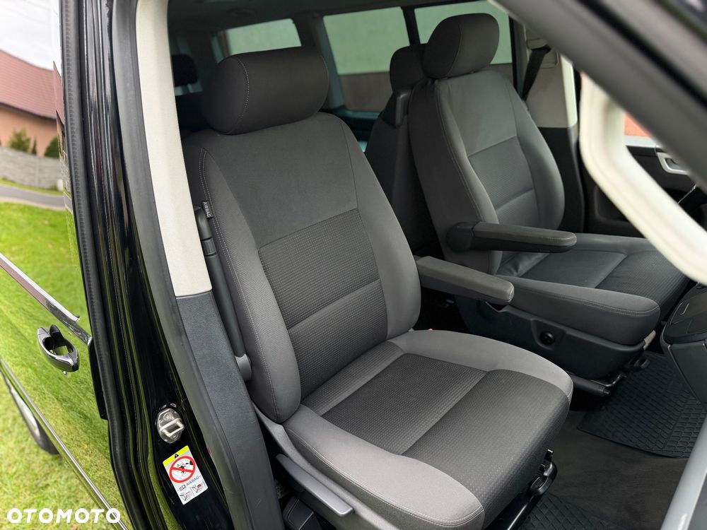 Volkswagen Multivan - 31
