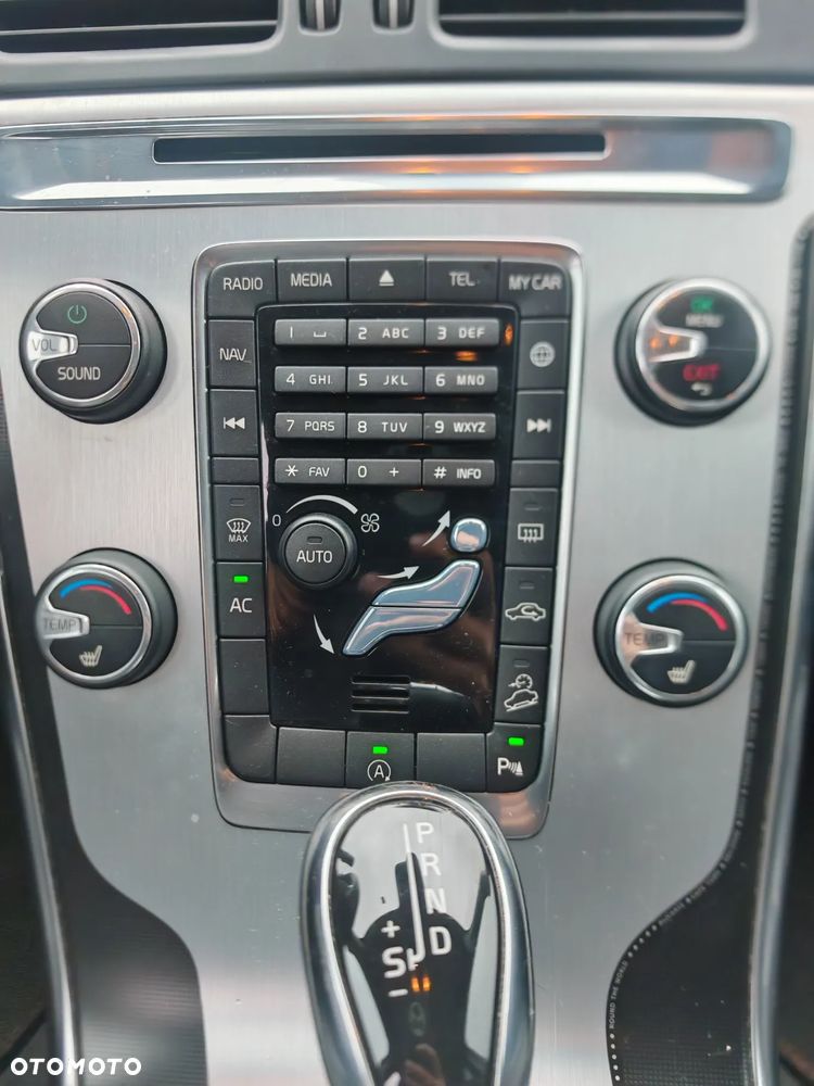 Volvo XC 60 D4 AWD Geartronic Ocean Race - 24