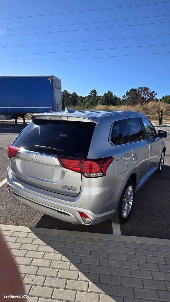 Mitsubishi Outlander - 4