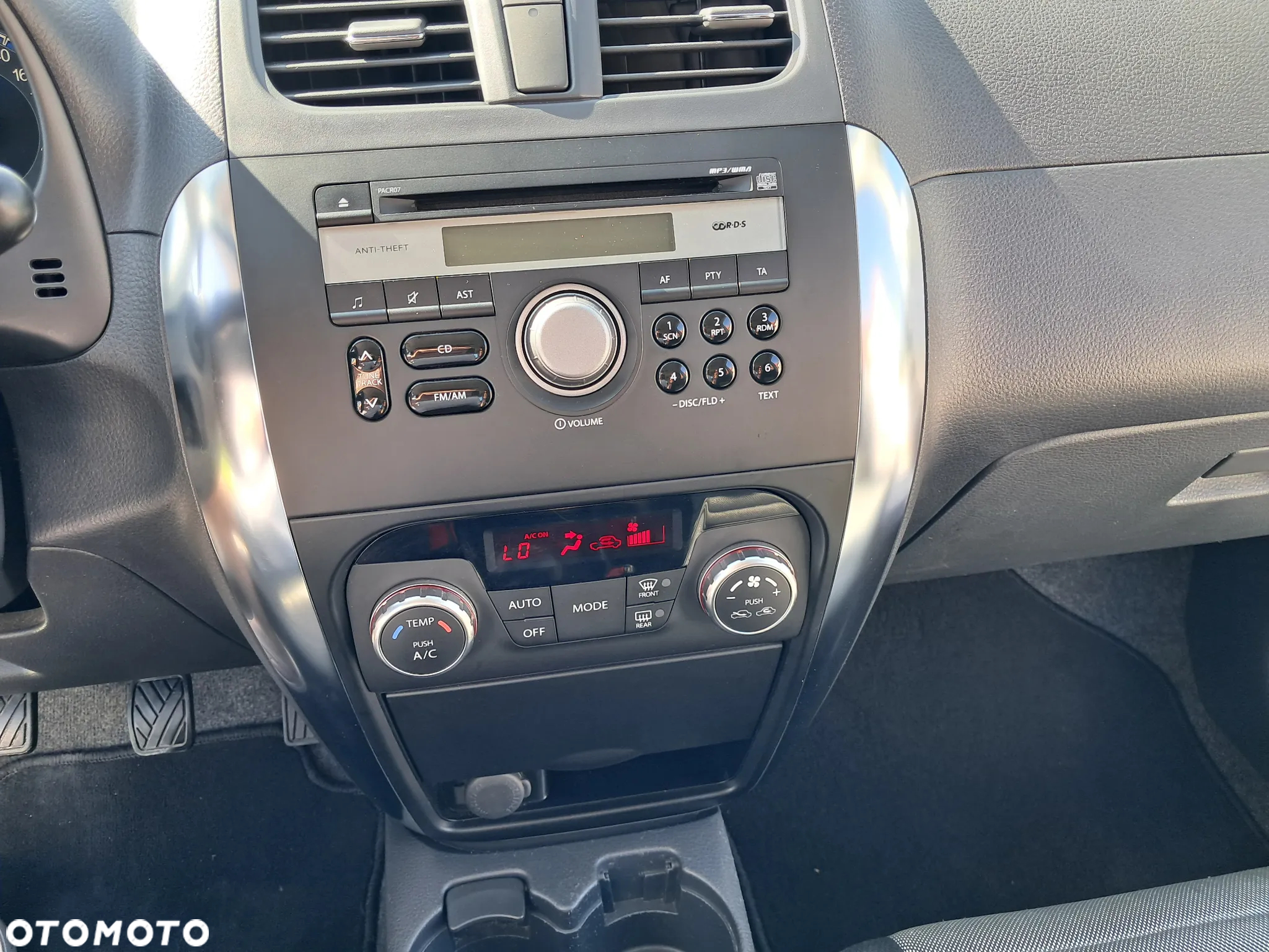 Suzuki SX4 1.6 Comfort Plus - 22