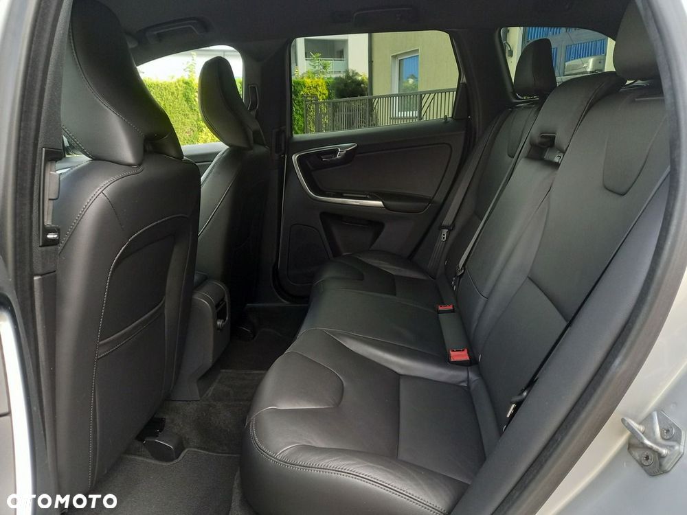 Volvo XC 60 D4 Geartronic Momentum - 26