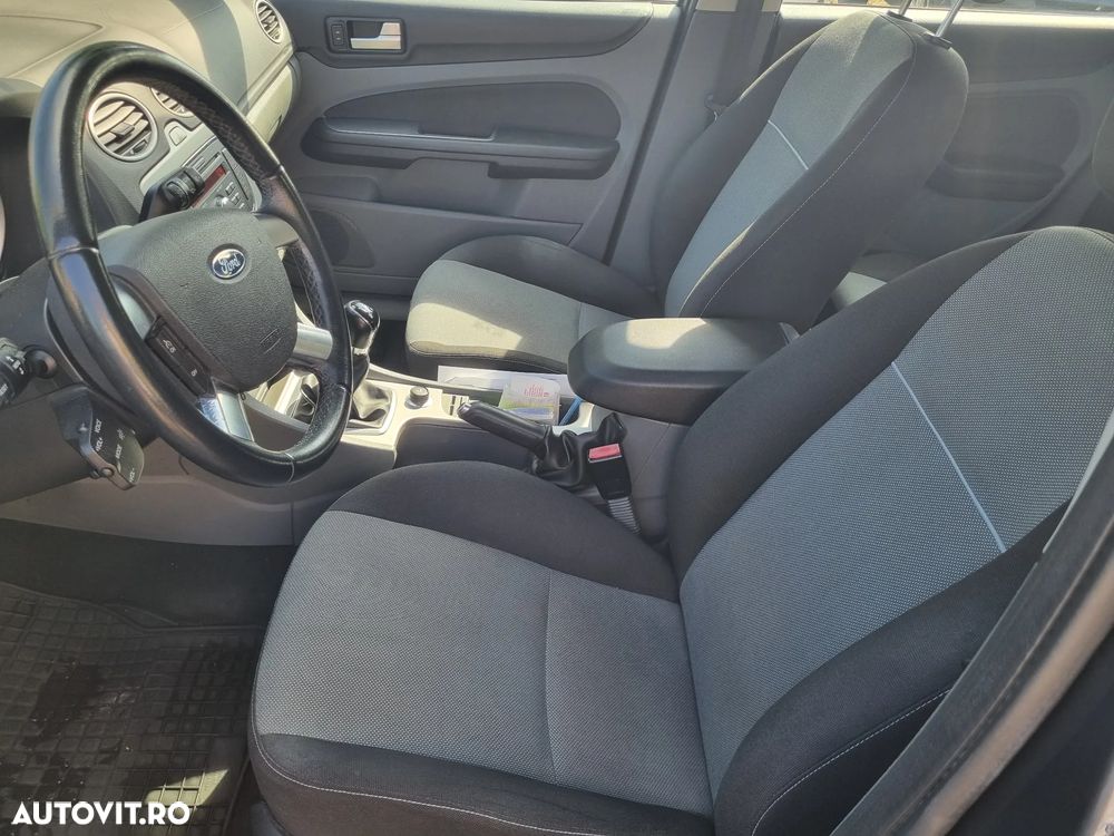 Ford Focus 1.6 TDCI DPF Ambiente - 12