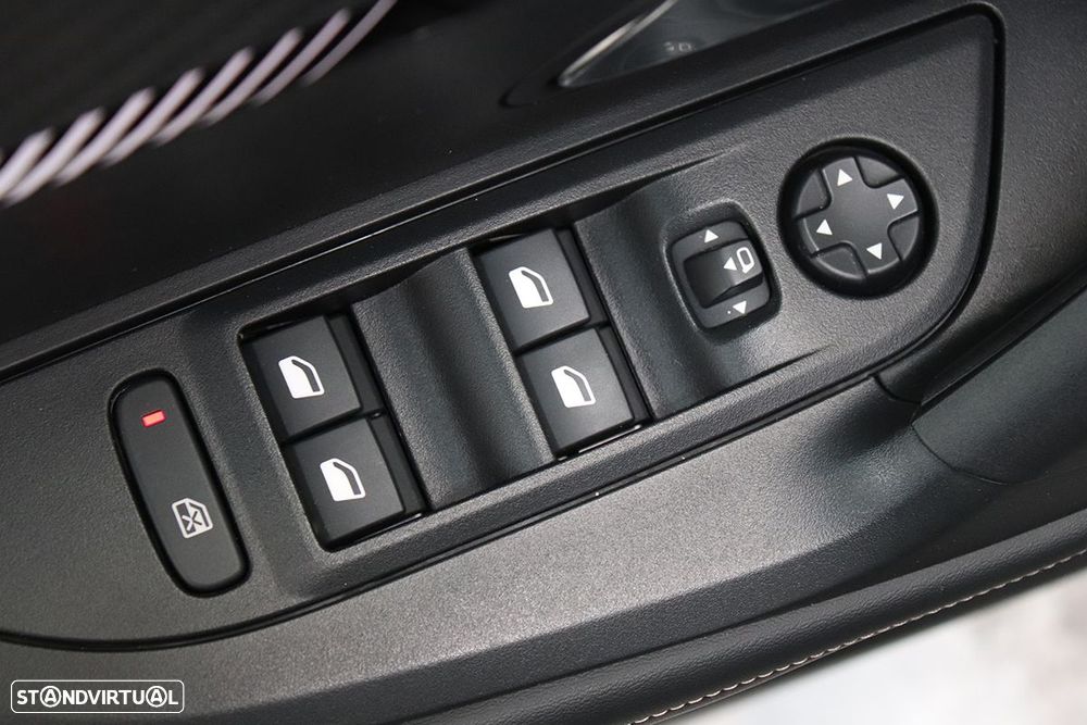 Peugeot 2008 1.2 PureTech Allure - 21