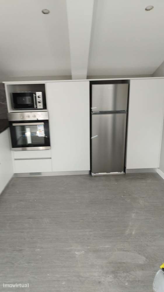 Apartamento T.3 - Em sótão - Acabado de remodelar em Leiria - Grande imagem: 3/11
