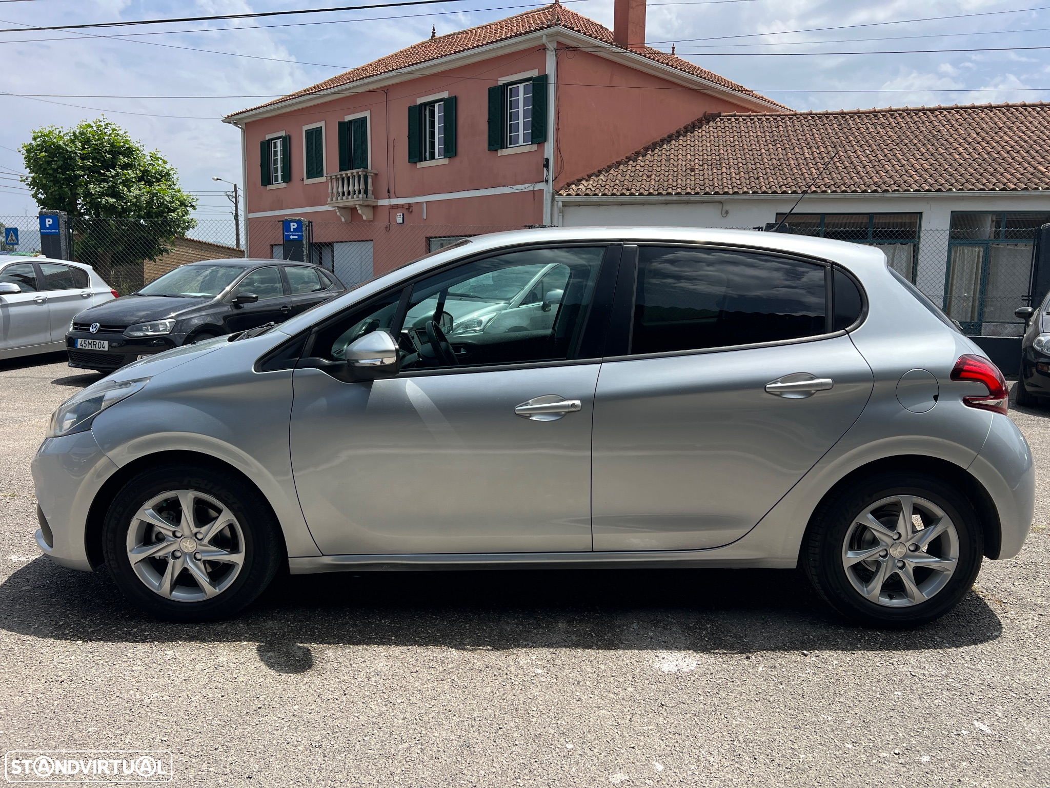 Peugeot 208 1.2 PureTech Allure - 8