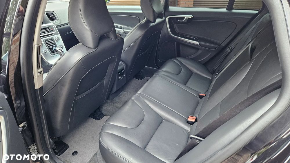 Volvo V60 Cross Country - 29