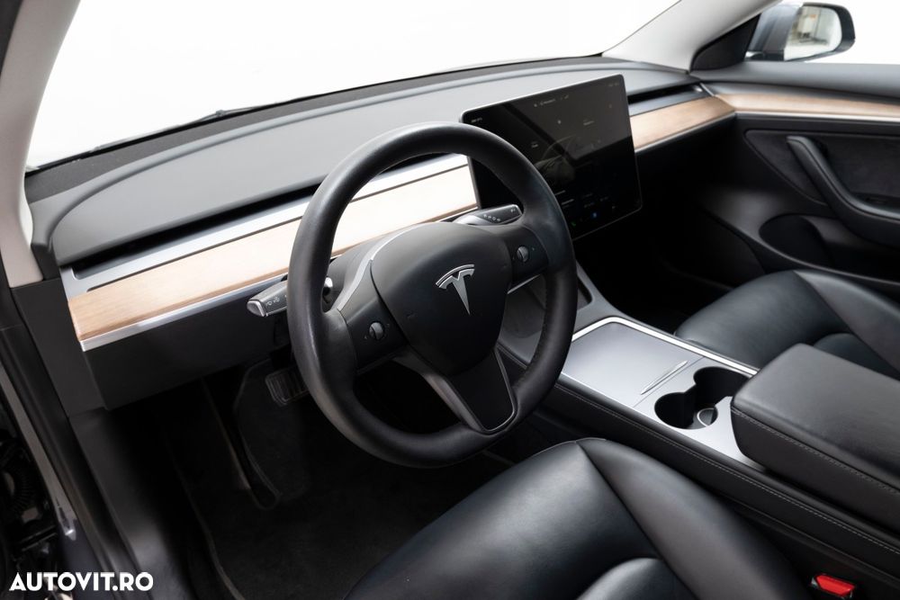 Tesla Model 3 - 5