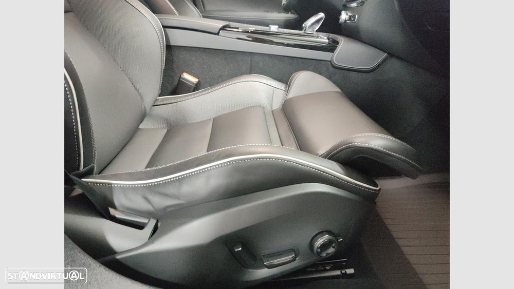 Volvo S60 2.0 T8 PHEV Plus Dark AWD - 19