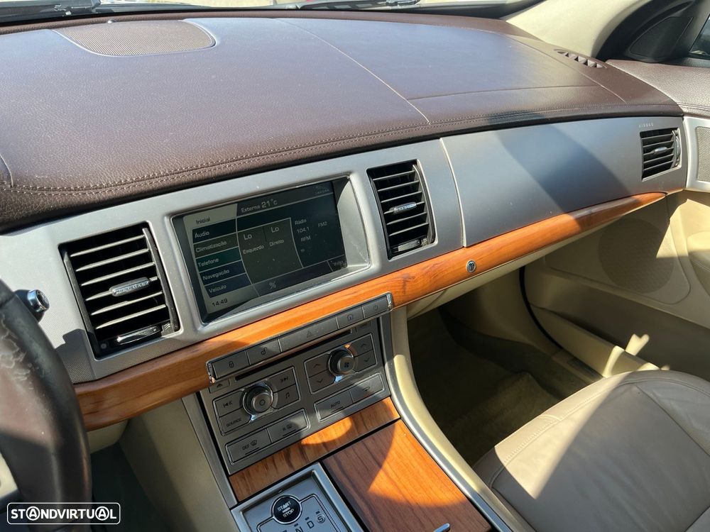 Jaguar XF 3.0 D V6 Premium Luxury - 31