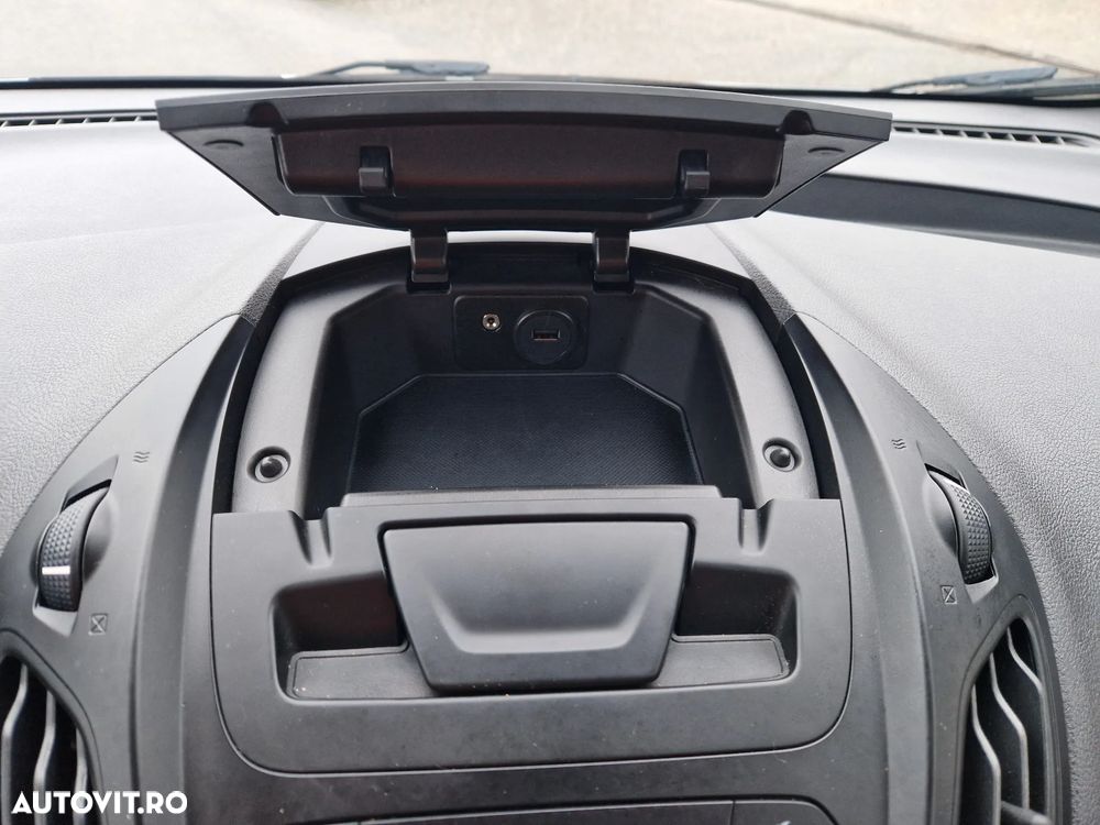 Ford Tourneo Courier - 13