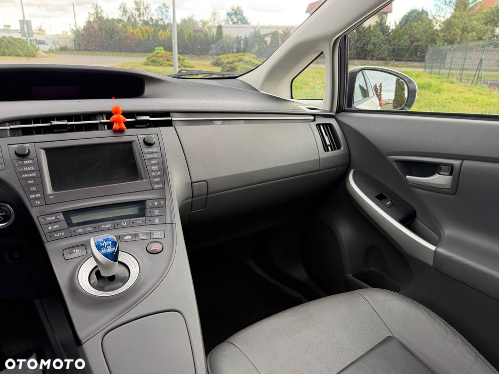 Toyota Prius 1.8 HSD Premium - 14