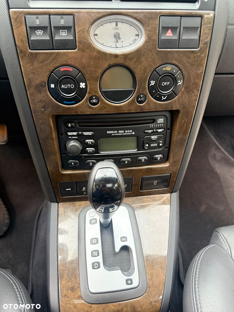 Ford Mondeo 2.5 V6 Ghia X - 27