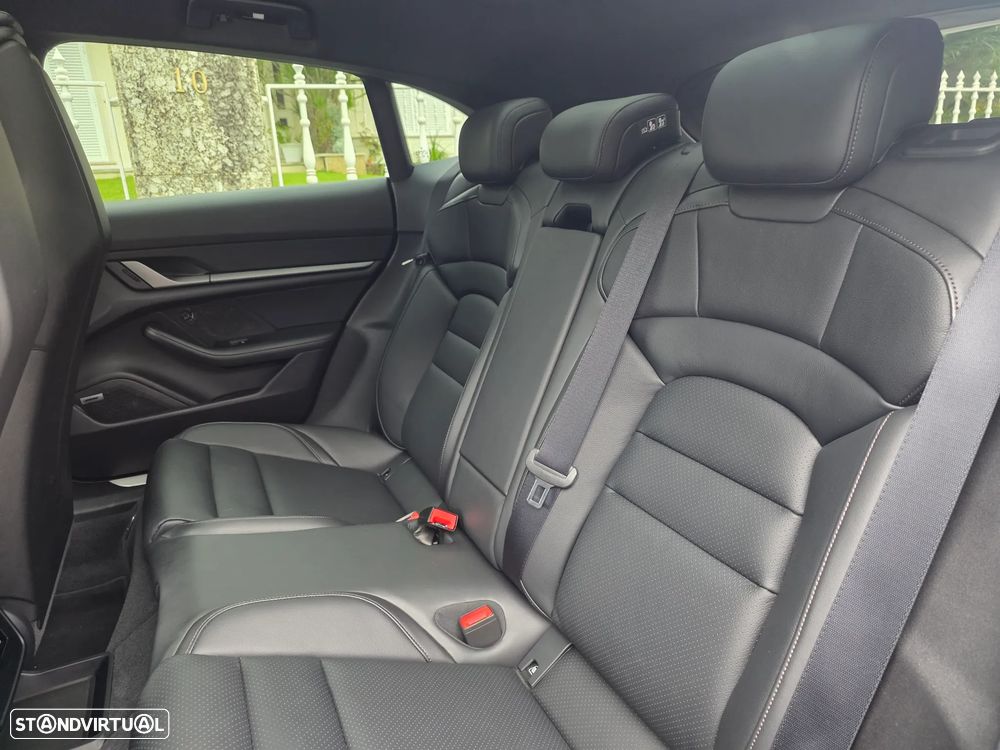 Porsche Taycan Sport Turismo - 11