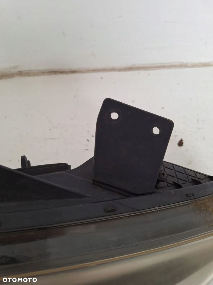 lampa reflektor prawy przod soczewka led kia carens iv 2013- europa - 2