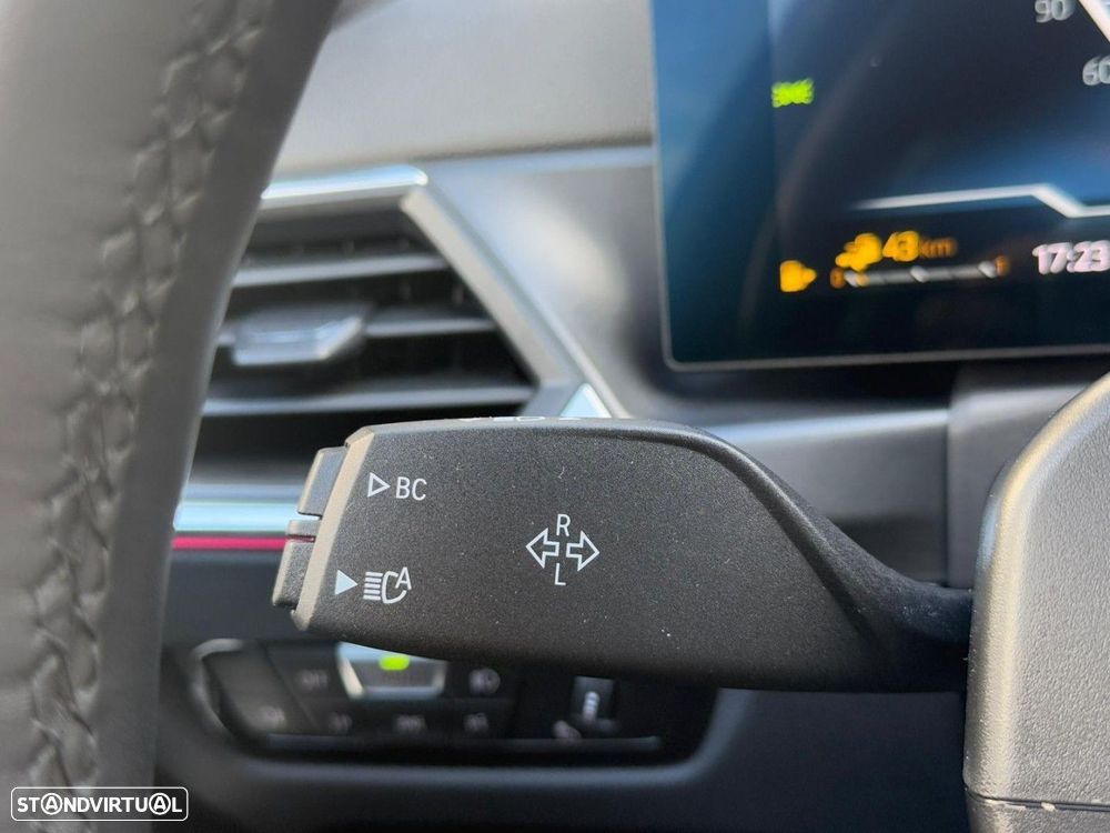 BMW 330 e Touring Pack M Auto - 32