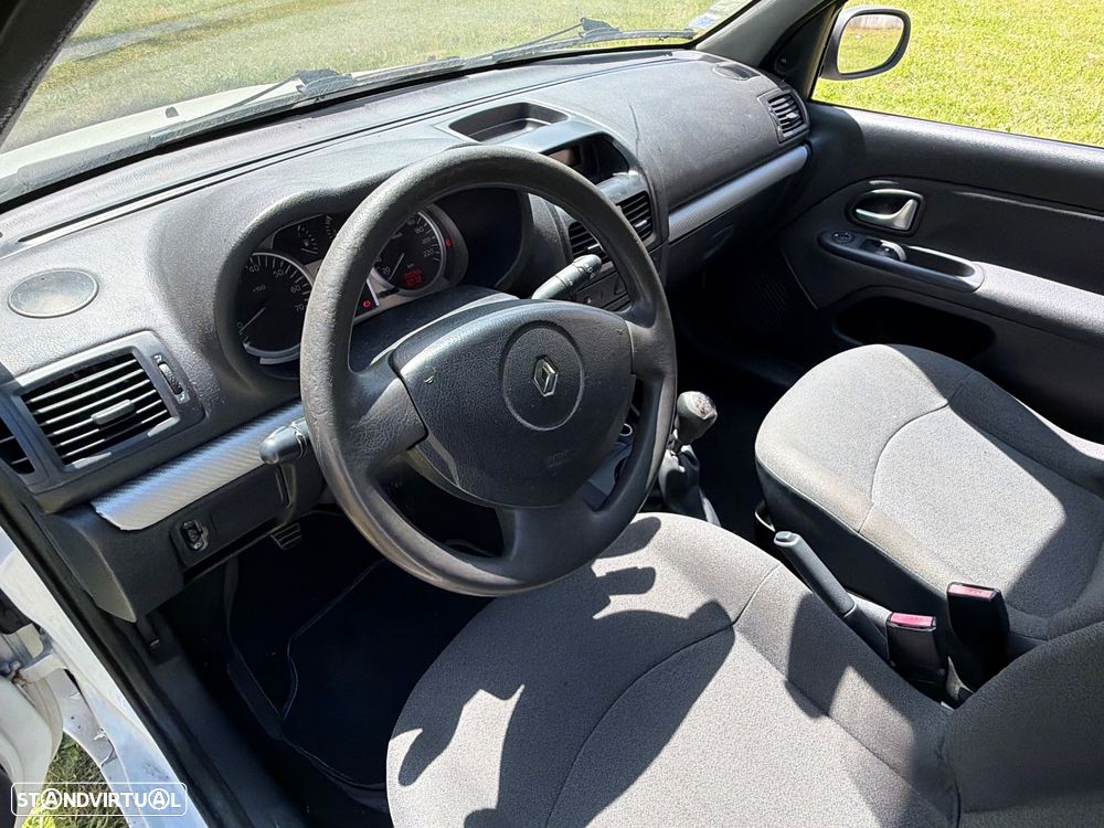 Renault Clio - 24