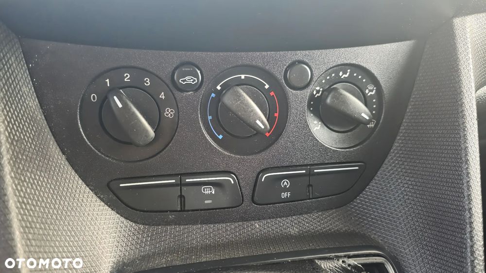 Ford CONNECT - 32