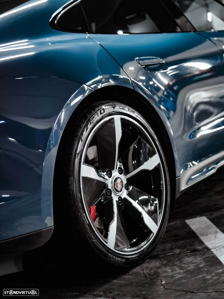 Porsche Taycan 4S - 18