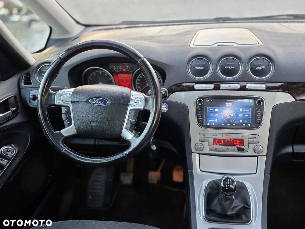 Ford Galaxy 2.0 Ghia - 18