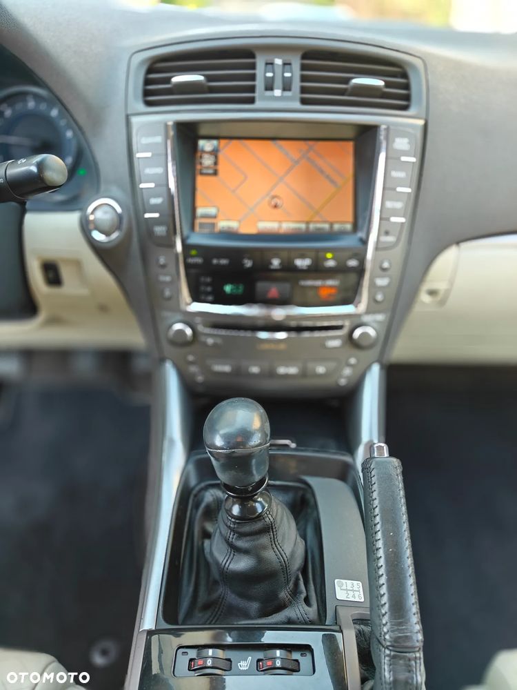 Lexus IS 200 D Elegance - 13