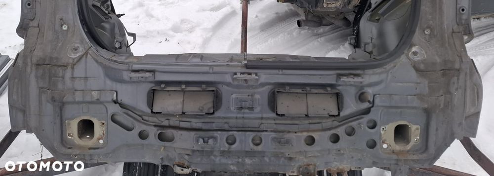 Nissan Note E11 07 pas tył tylny ściana bagażnika - 1