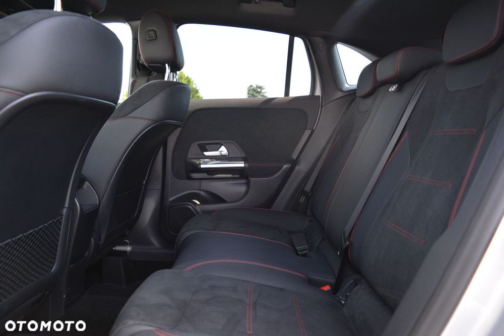 Mercedes-Benz GLA - 27