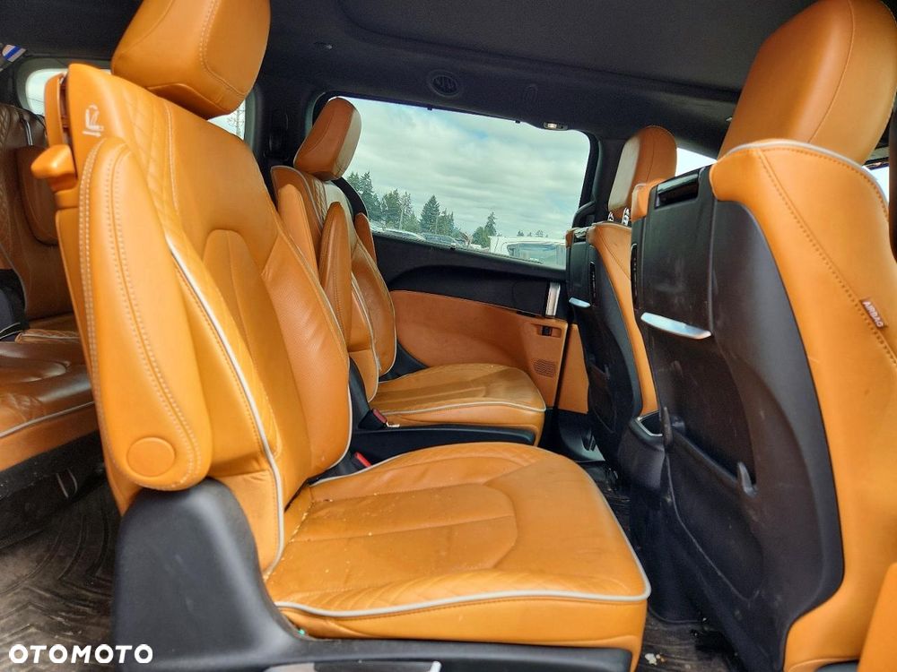 Chrysler Pacifica - 12