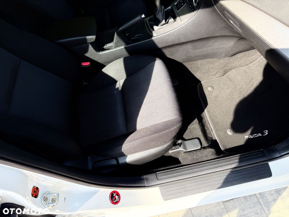 Mazda 3 1.6 Exclusive + - 26