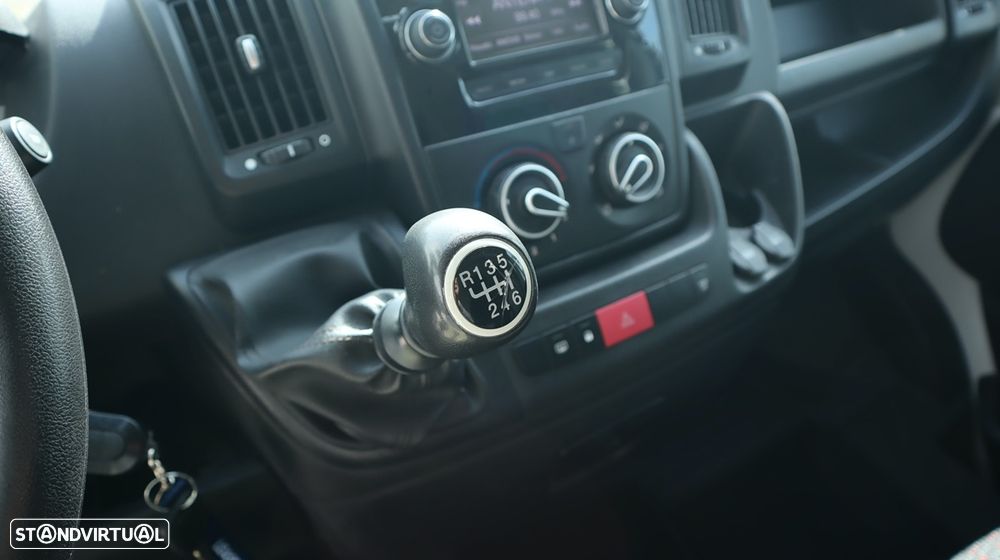 Peugeot Boxer Furgão 330 L3H2 2.2 BlueHDi 120cv - 32