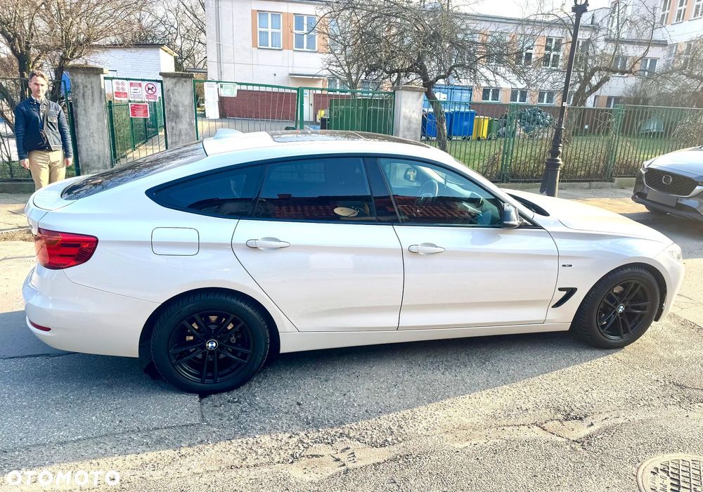 BMW Seria 3 320i Sport Line - 24