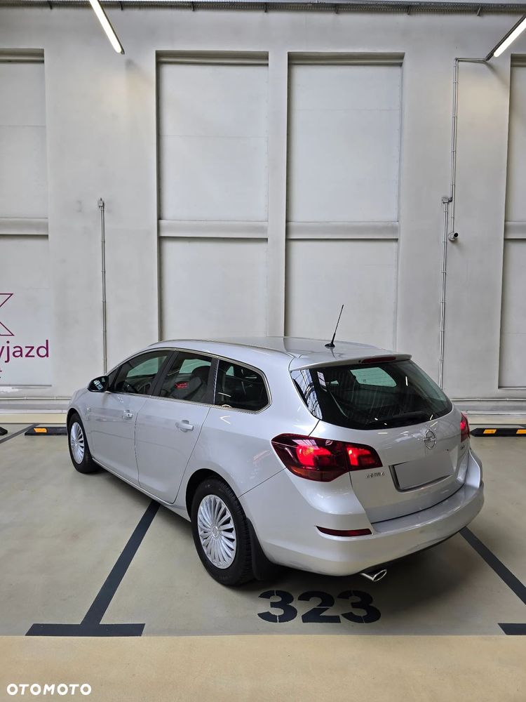 Opel Astra 2.0 CDTI DPF Cosmo - 29