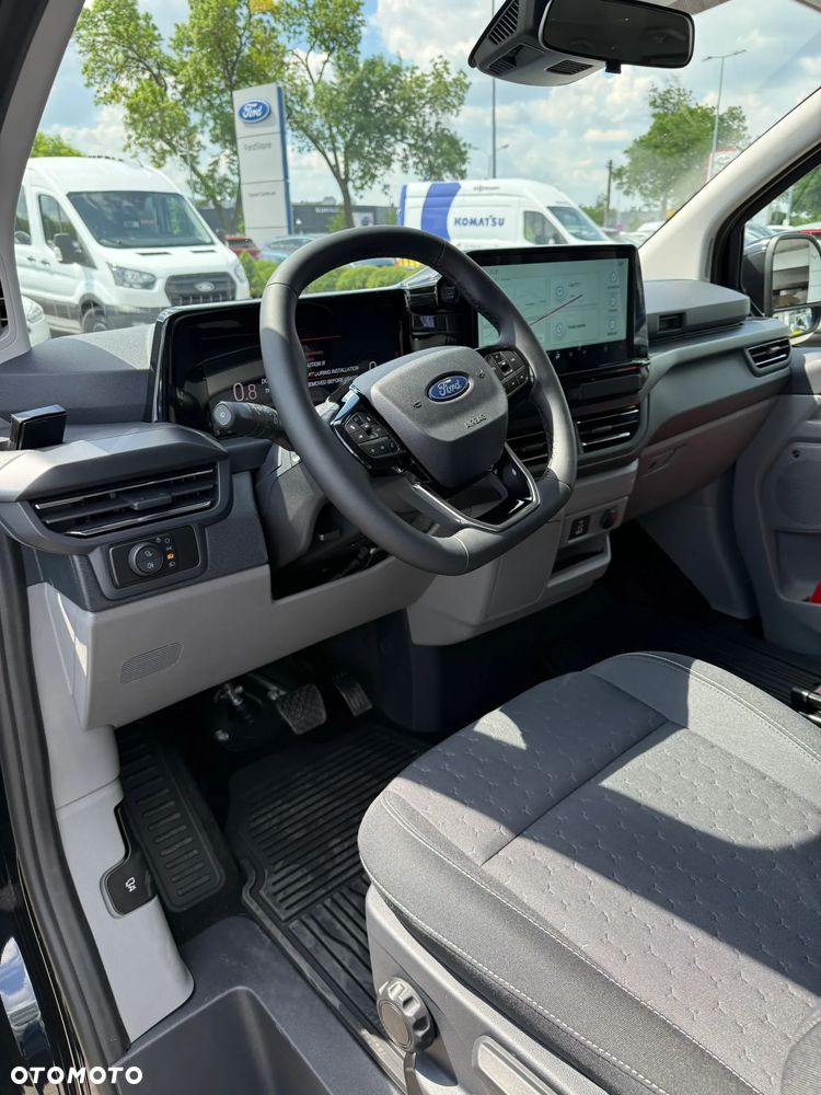 Ford Tourneo Custom 2.0 EcoBlue 320 L2 Titanium - 28