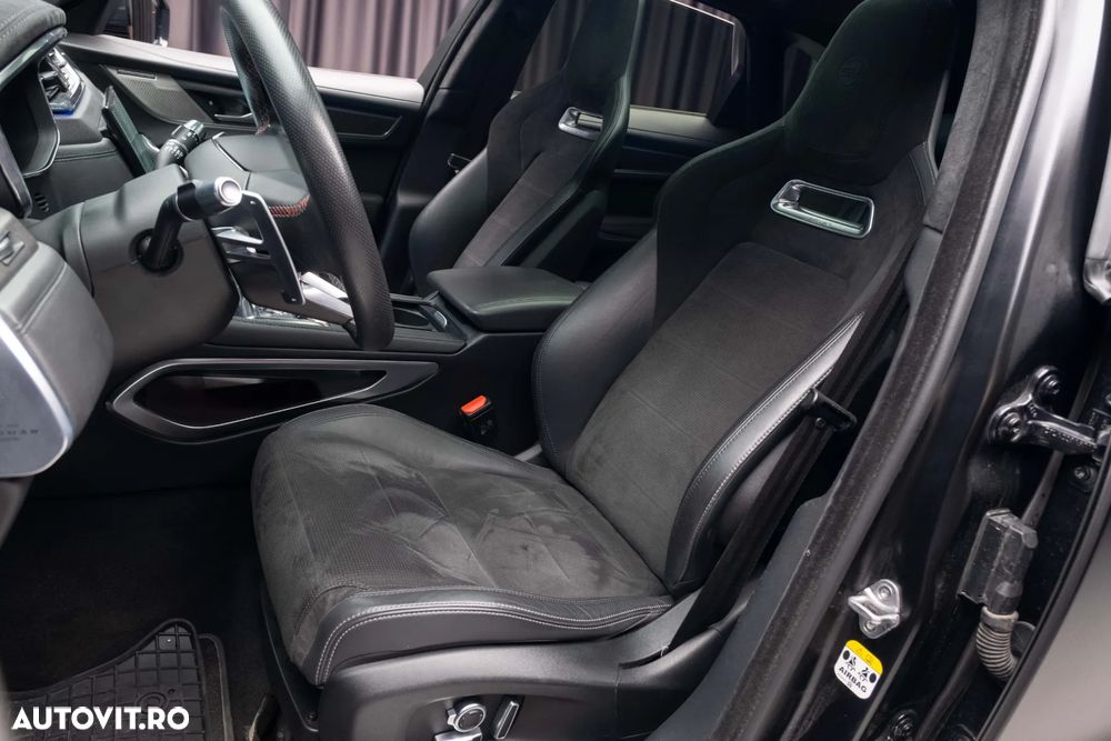 Jaguar F-Pace P550 AWD SVR - 28
