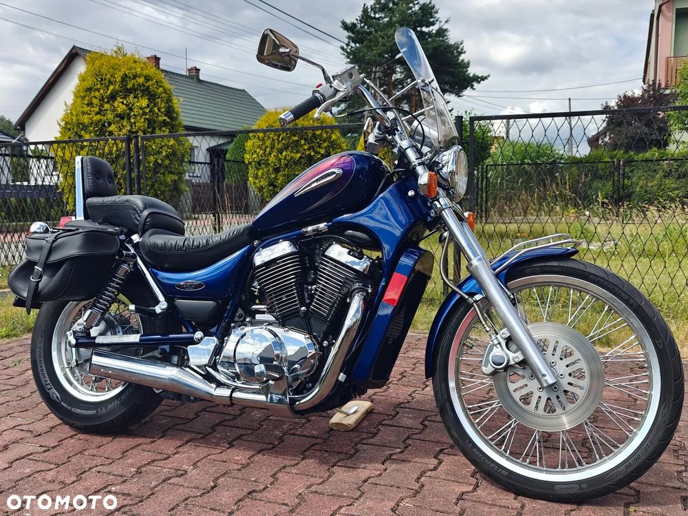 Suzuki Intruder - 1
