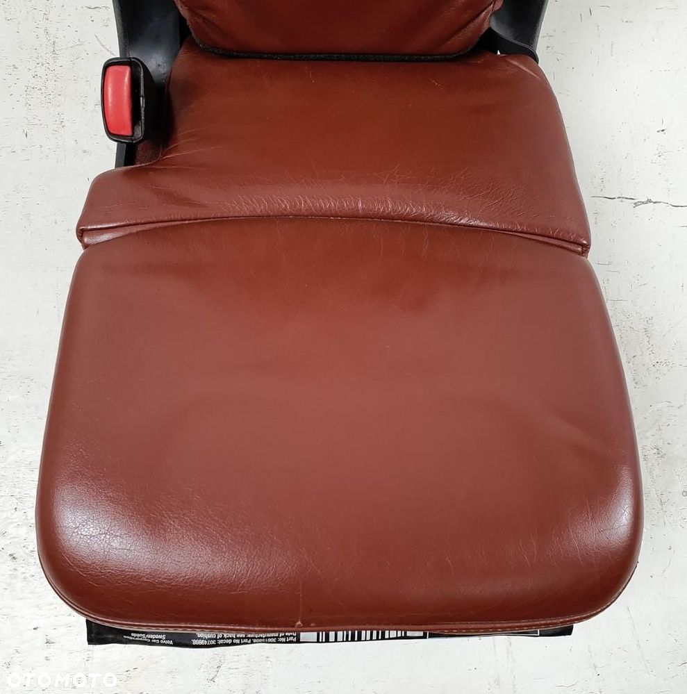 FOTEL ŚRODKOWY TYŁ ZAPINKA SKÓRA VOLVO XC90 - 2