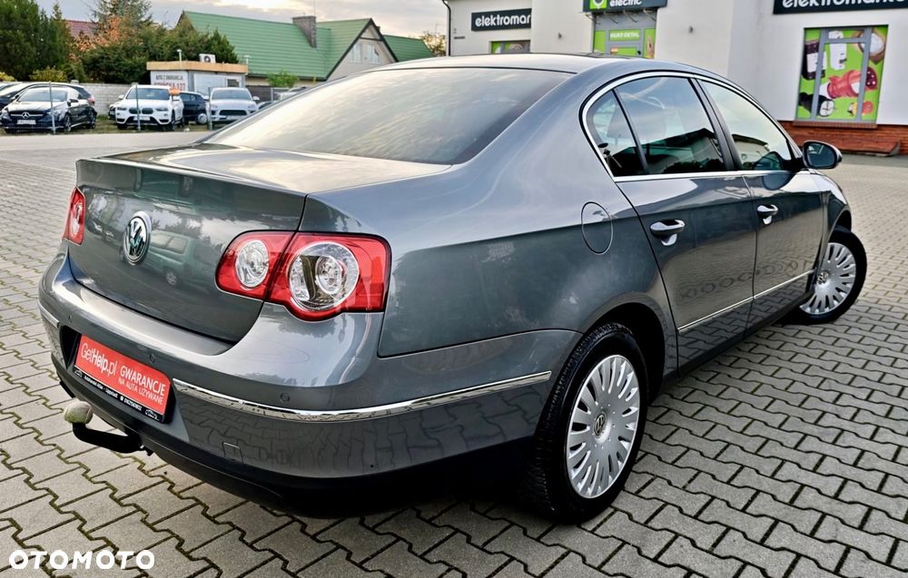 Volkswagen Passat 1.6 FSI Comfortline - 5