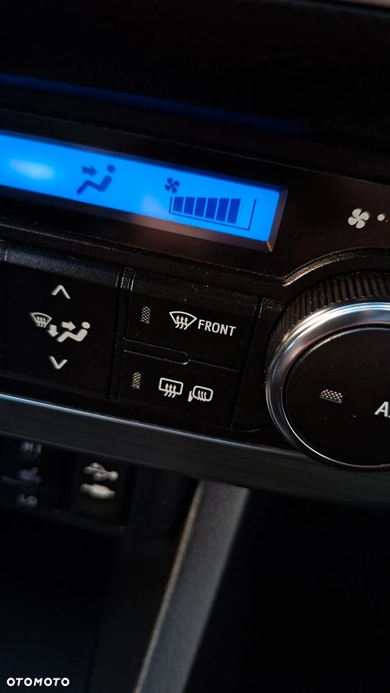 Toyota Auris 1.6 Sol - 26