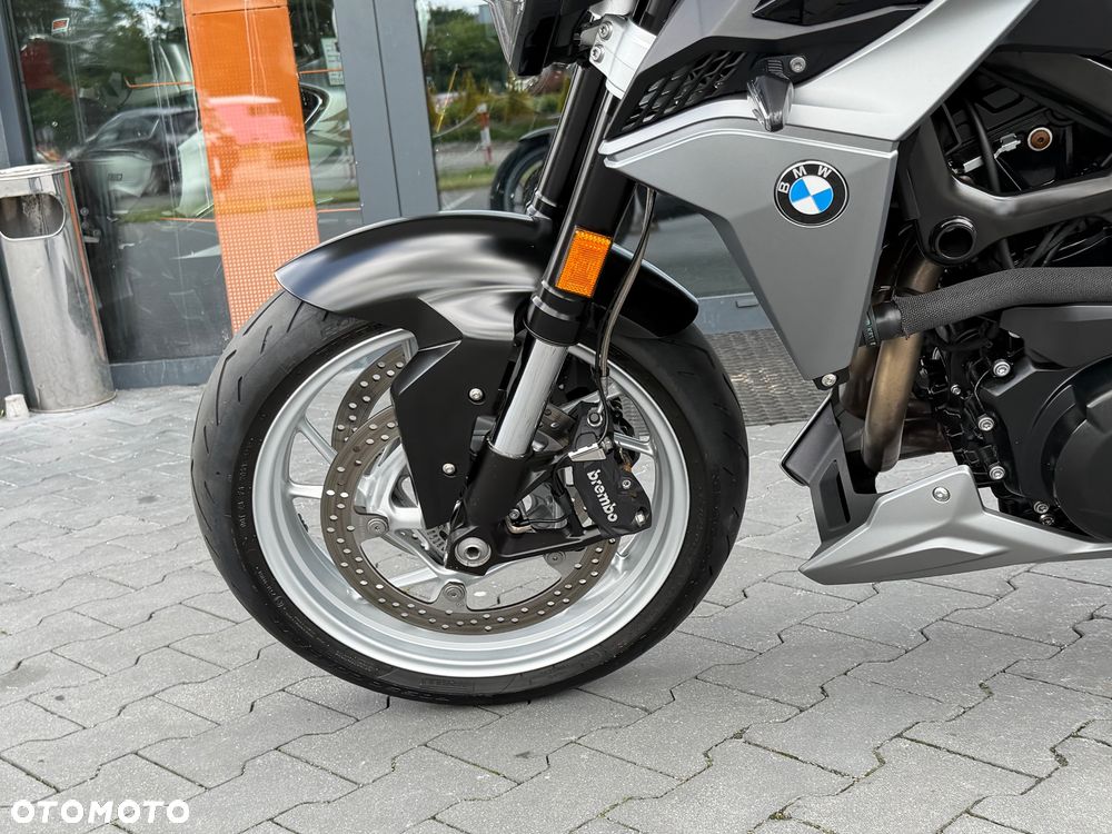 BMW F - 33