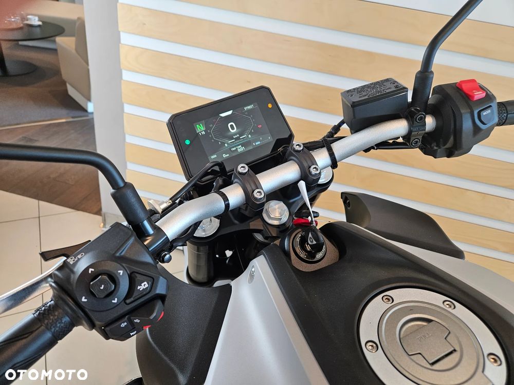 Yamaha MT - 24