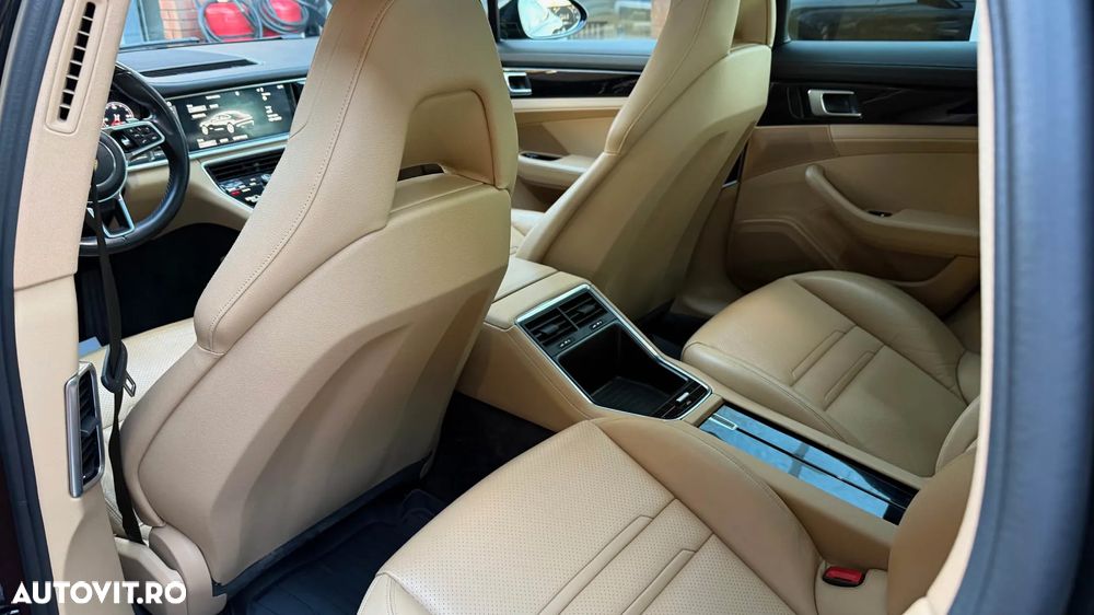 Porsche Panamera 4 - 8