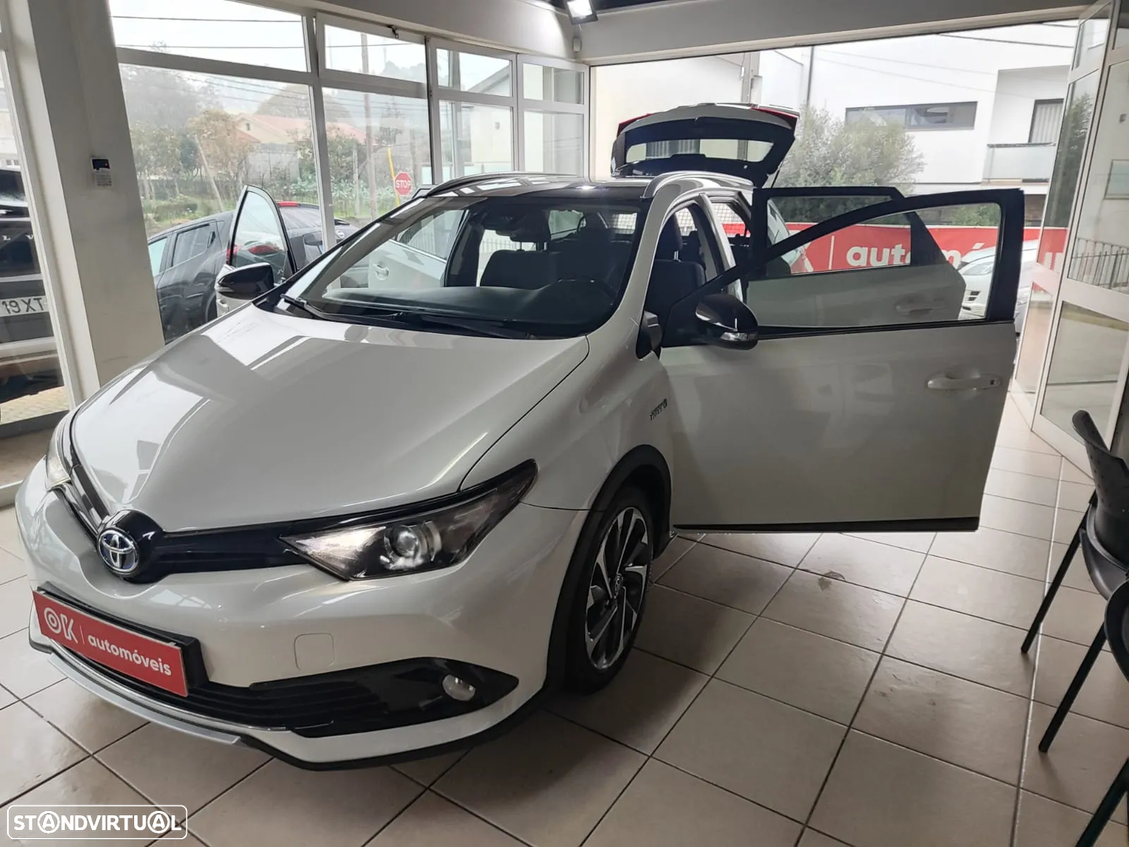 Toyota Auris Touring Sports 1.8 HSD Comfort+P.Sport - 18