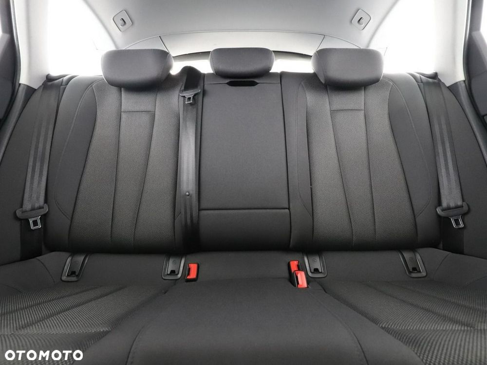 Audi A4 Avant 35 TDI S tronic - 19