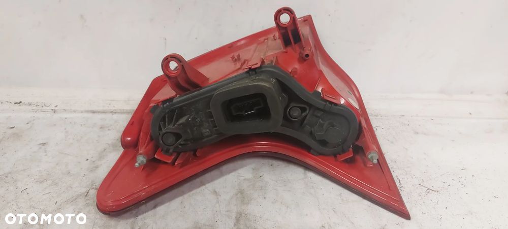 .  TYL TYLNA LAMPA PRAWA PEUGEOT 3008 - 4