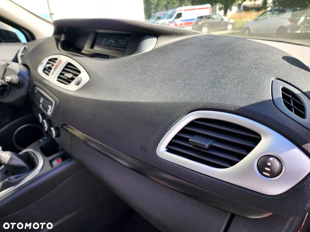 Renault Scenic 1.6 16V 110 Dynamique - 25