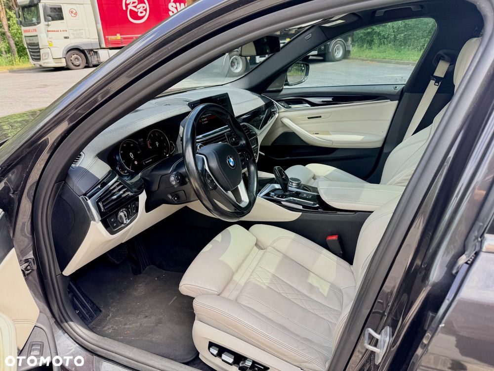 BMW Seria 5 520d xDrive Luxury Line sport - 24