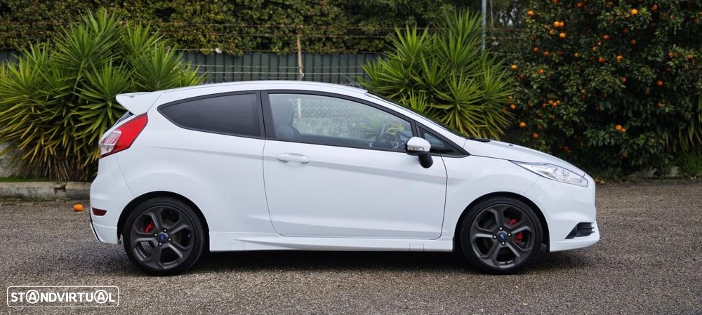 Ford Fiesta 1.6 T ST - 16