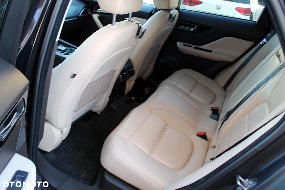 Jaguar F-Pace 2.0 i4D AWD Chequered Flag - 12