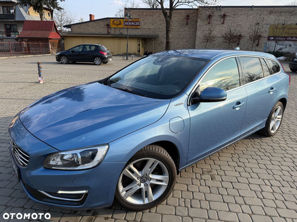 Volvo V60 D6 AWD Plug-in Hybrid Momentum - 9
