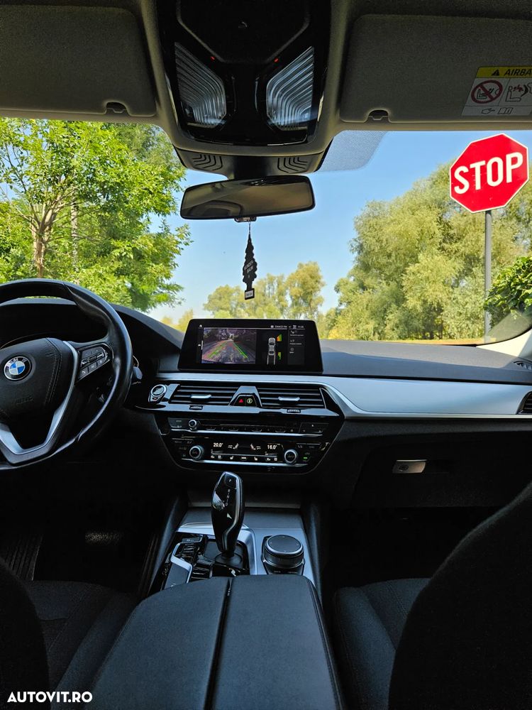 BMW Seria 5 520d xDrive AT - 11